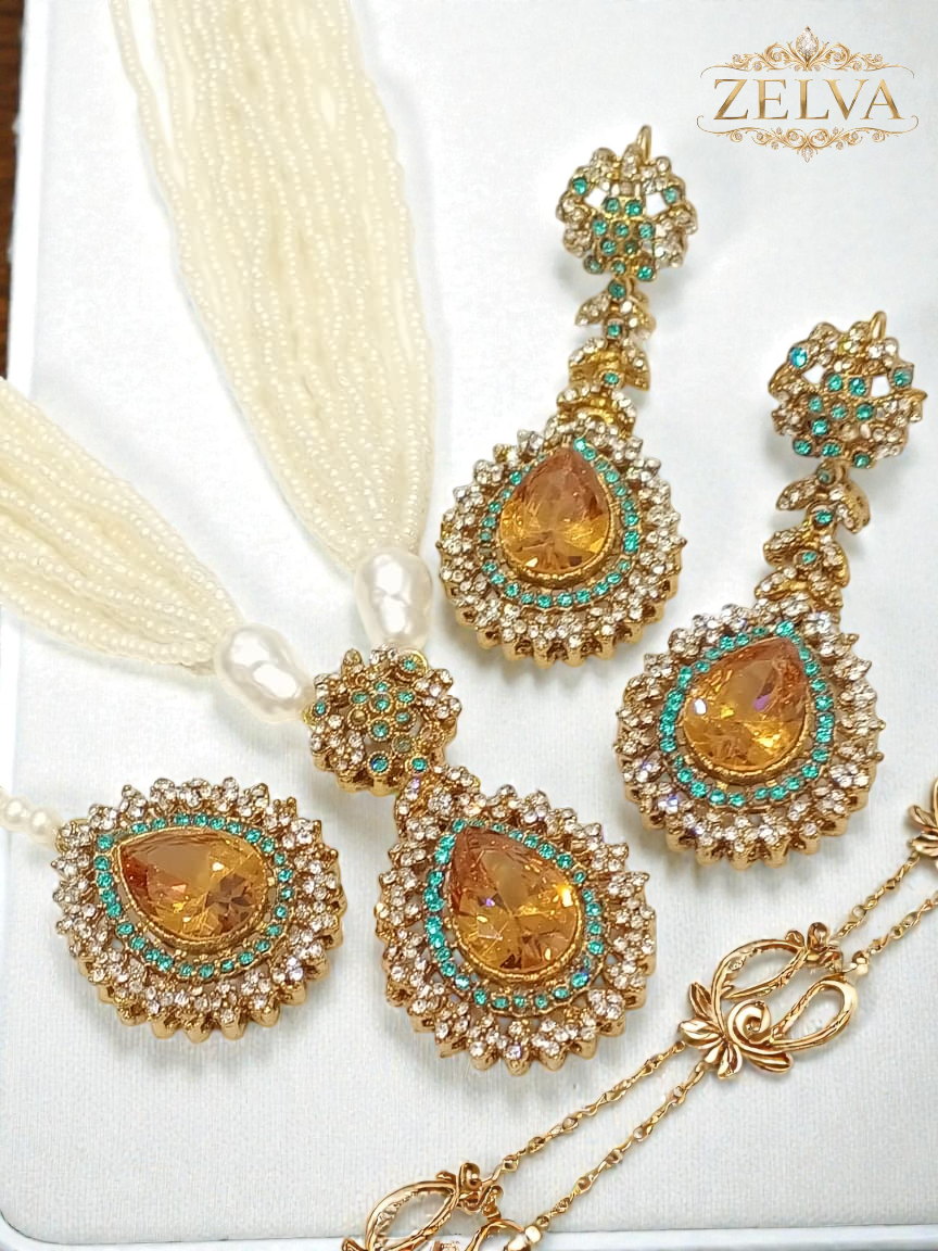 Emerald Radiance: Luxury Handmade Necklace & Earrings Set