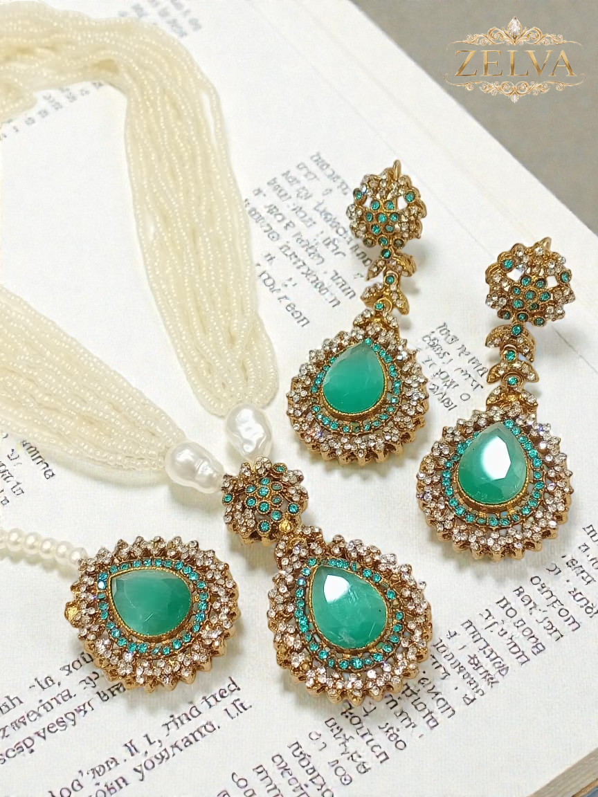 Emerald Radiance: Luxury Handmade Necklace & Earrings Set